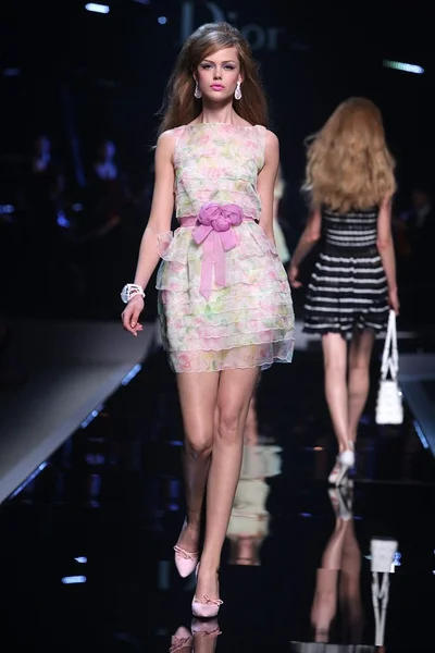 Look 25
